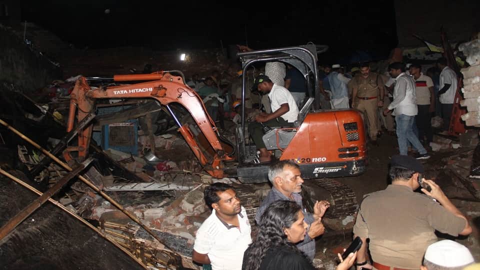 Meerut: Three-storey building collapsed in rain, 15 people buried under debris, 10 died, see photos