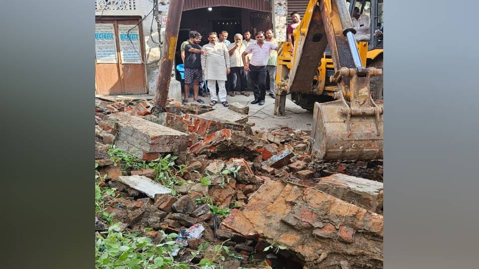 municipality bulldozed and demolished 100-year-old house In Etah