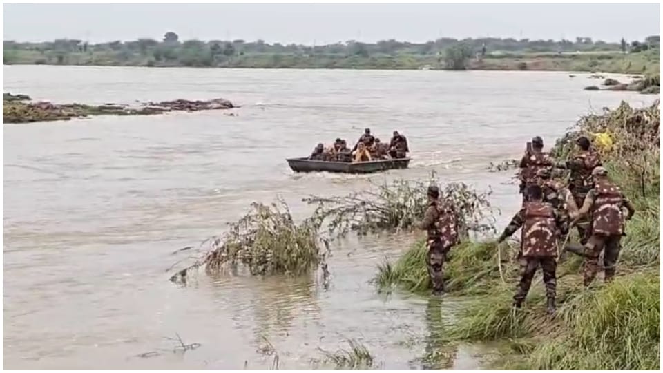 MP Flood News: Flood Situation in Chambal Gwalior Flood Rescue Operation Photos Updates