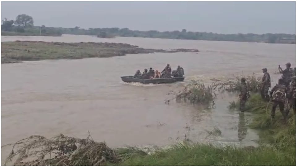 MP Flood News: Flood Situation in Chambal Gwalior Flood Rescue Operation Photos Updates