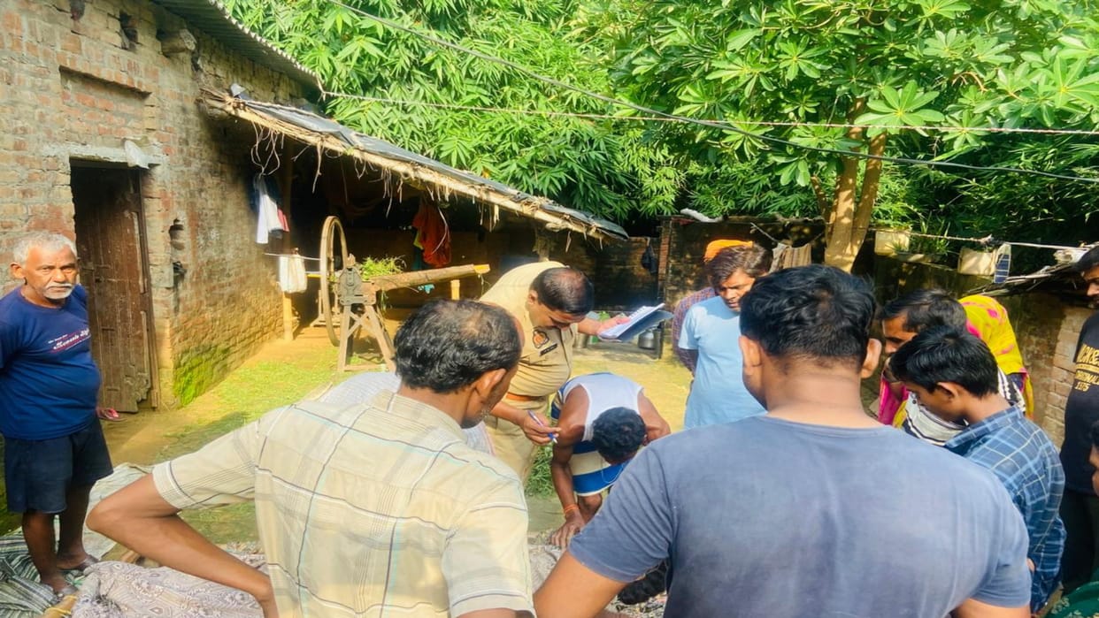 Girl's body found hanging, family members said - She was insisting on going to Mangarh Dham, took action after