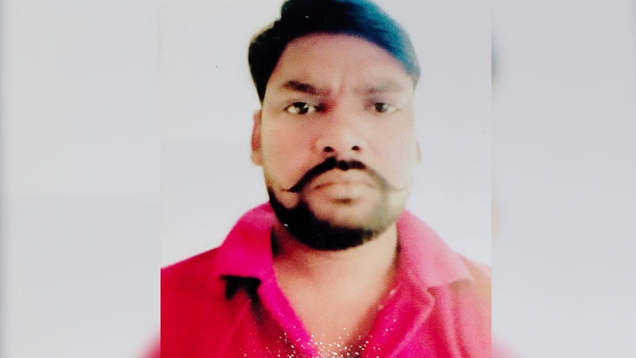 young man committed suicide in Ghazipur hanged himself troubled loan of lakhs FIR