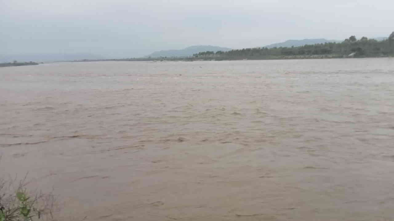 Ganga flowing above the warning line in Haridwar Uttarakhand Weather News in hindi
