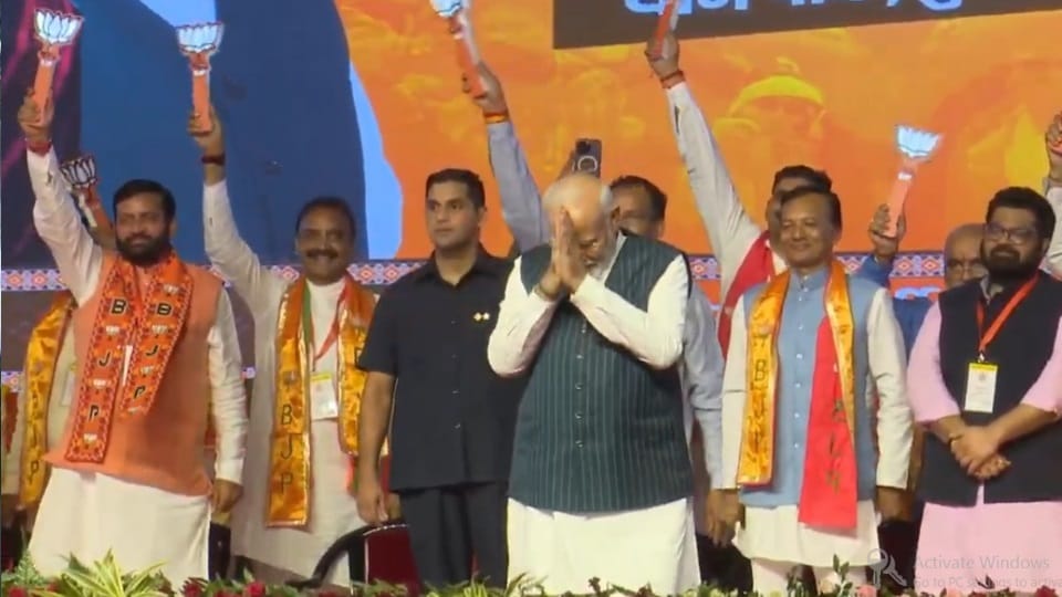 Big rallies in Haryana During assembly Election Priyanka gandhi road show PM Modi rally in Sonipat