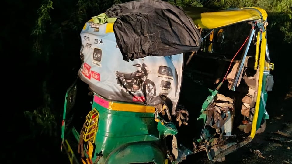 Truck collides with tempo, six injured