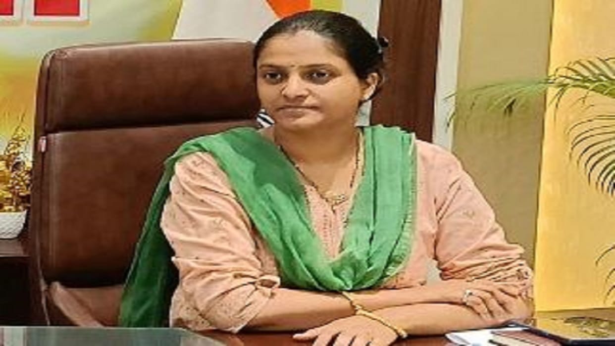IAS Nidhi Gupta Vats became the DM of Amroha