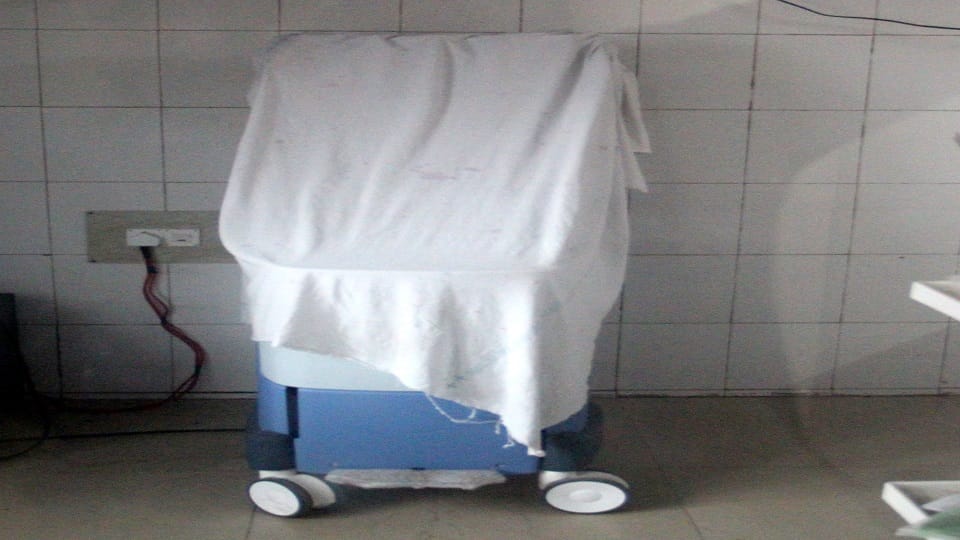 Jumbo pack machine lying closed in Aligarh district hospital