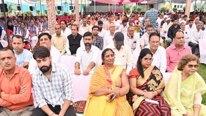 UP News: Ganga of development is flowing in Meerut: Dr. Dinesh Sharma