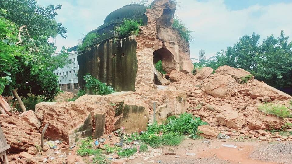 500 years old Lodhi period mosque in Agra collapsed due to lack of maintenance