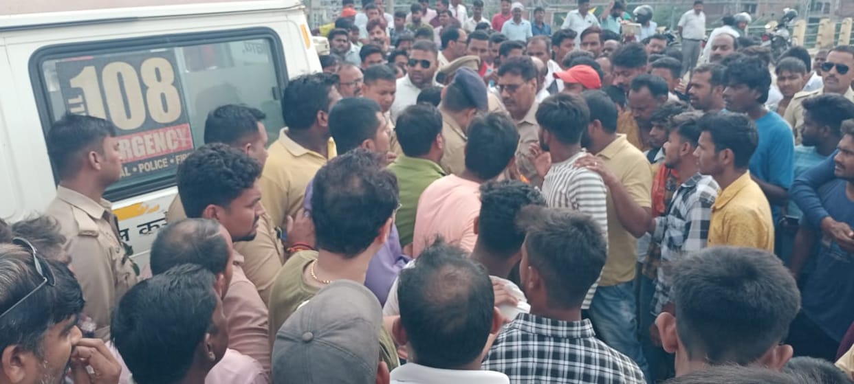 Tractor trampled student in jaunpur driver fled leaving vehicle family members of panic