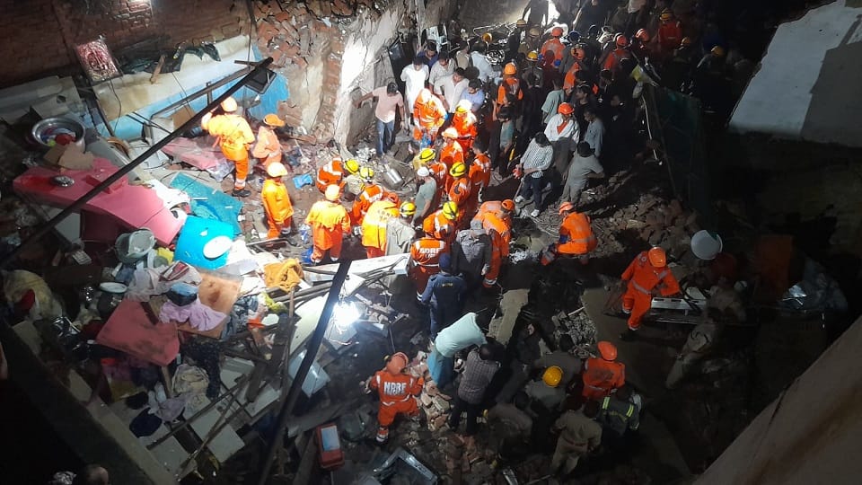 Accident in Meerut: Three-storey house collapsed, 14 people under the debris; 10 died, CM took cognizance