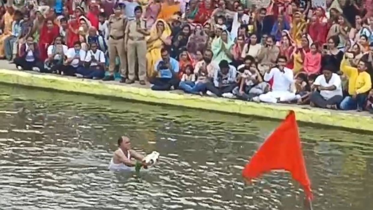 Dewas Narasimha 7.5 kg stone idol floated in river three times believed that there happiness and prosperity