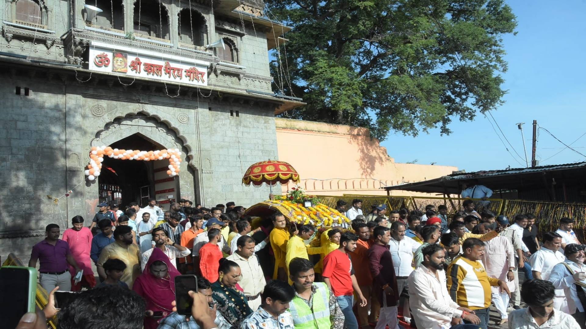 Kal Bhairav Savari Ujjain Baba Mahakal commander Kal Bhairav went on a city tour devotees joined