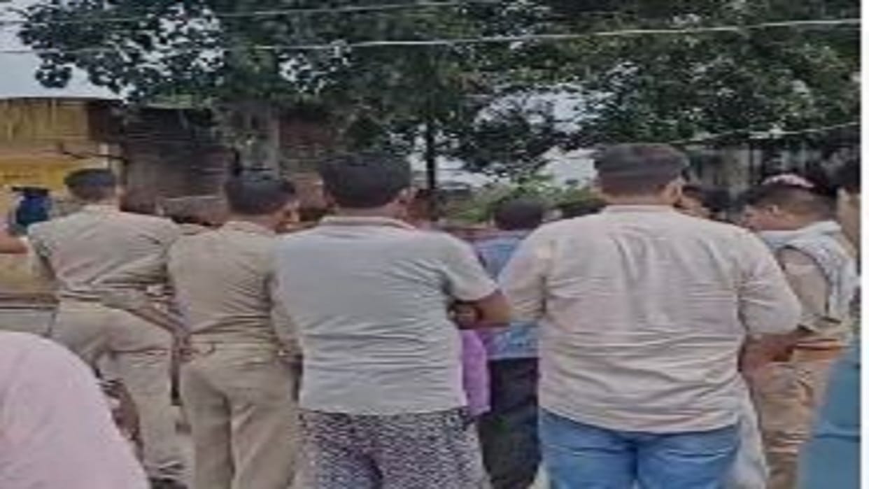 Miscreants put Islamic flag on top of saffron flag on the tower in Budaun