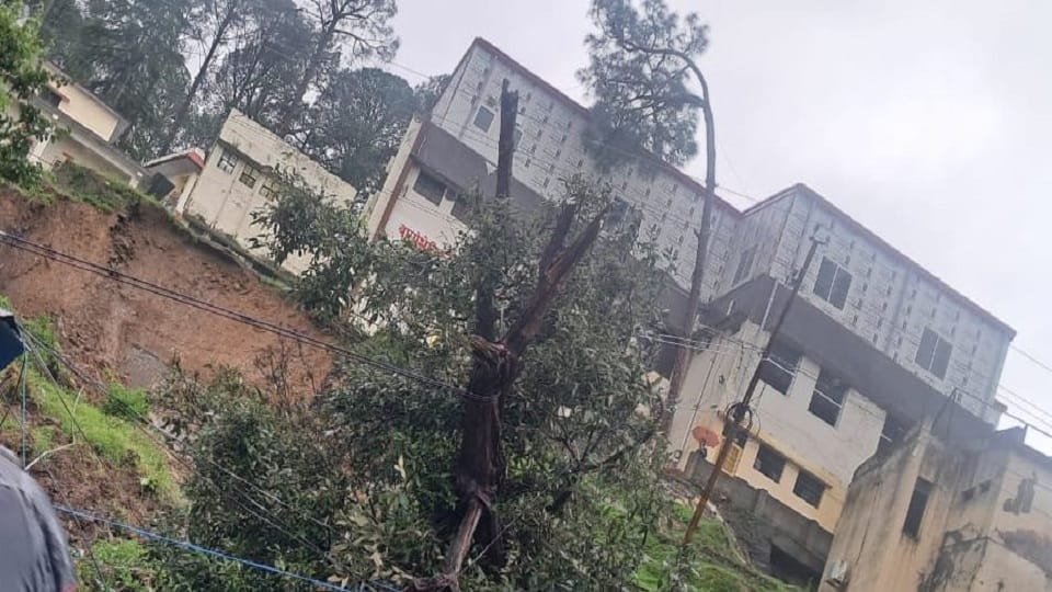 Uttarakhand News: Ranikhet sub-district hospital in danger closed
