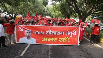 सीपीआईएम नेता सीताराम येचुरी की अंतिम यात्रा