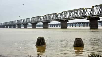 bet of crossing Yamuna Short of breath in middle of river could not save the drowning teenager