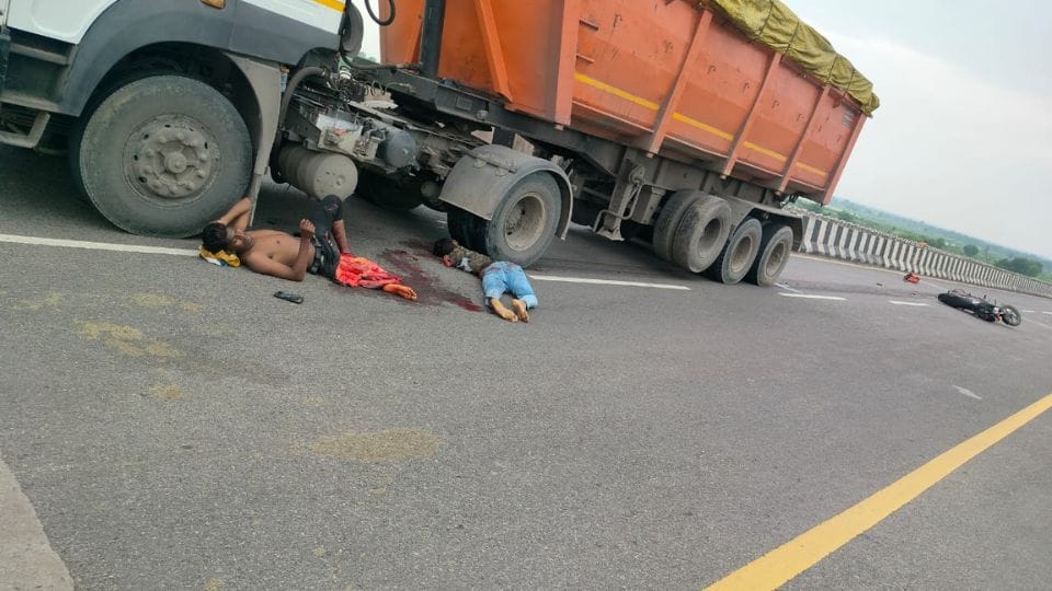 ट्रेलर ने युवक को कुचला
