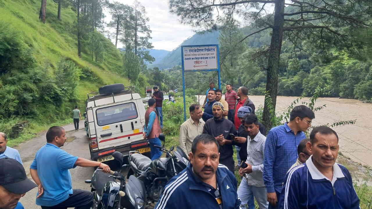 Rain in Uttarakhand landslide Badrinath Highway closed in Parthadip Chamoli Yamunotri Highway Mussoorie