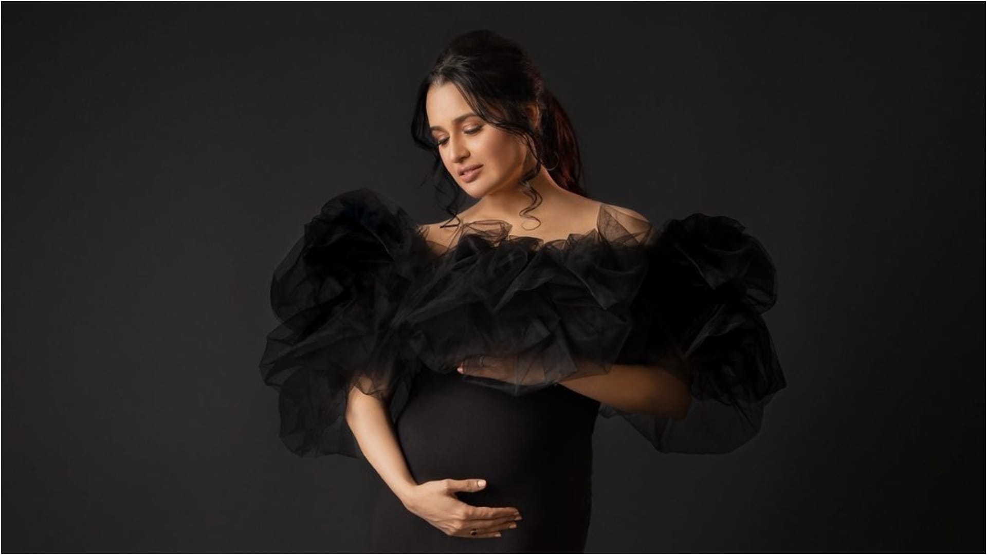 Yuvika Chaudhary shared latest maternity photoshoot videos looks stunning in her outfits