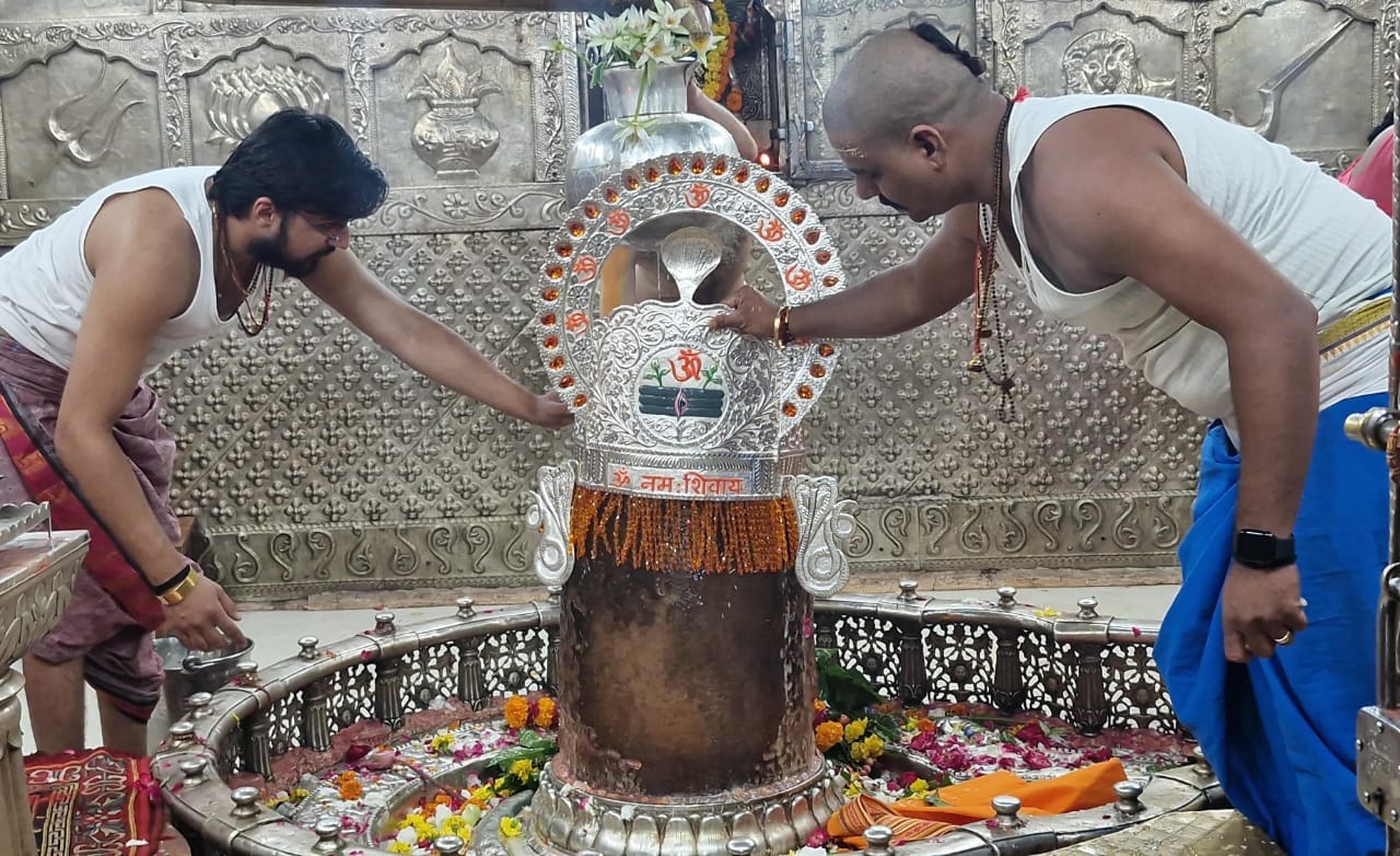 Ujjain Mahakaleshwar Temple: Baba Mahakal decorated in the form of Lord Ganesha in Bhasma Aarti Hindi News
