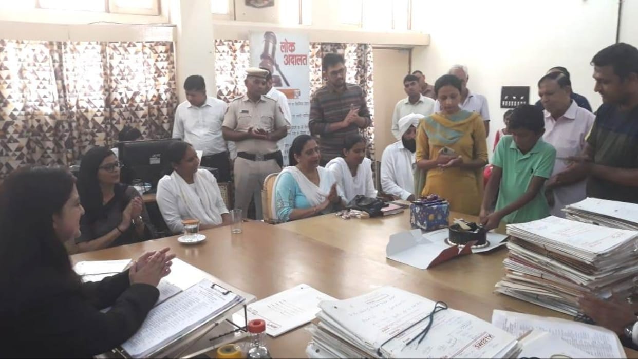 Haryana: Husband and wife, who were living separately for ten years, got united with the efforts of the judge