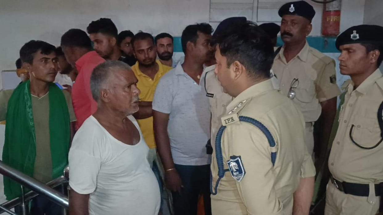 Bihar Crime: Criminals shot Deputy Mukhiya in broad daylight in Arrah, admitted in critical condition