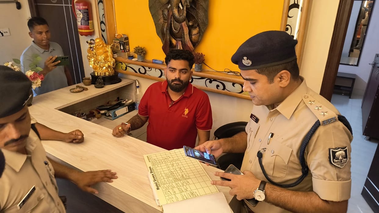 Bihar News : Bihar police raid in five hotels of Sitamarhi owner and manager arrested Prostitution case