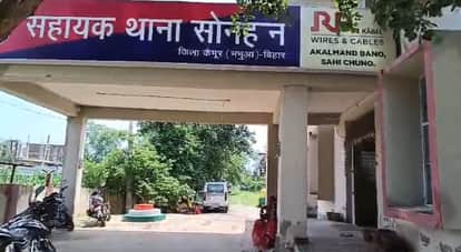 इसी थाना परिसर में चल रही थी शराब पार्टी।