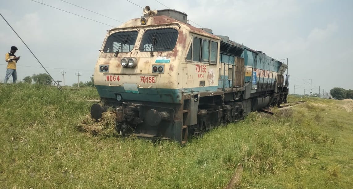 Bihar News: Train engine derails in Gaya; Train accident news, goods train engine lands in field