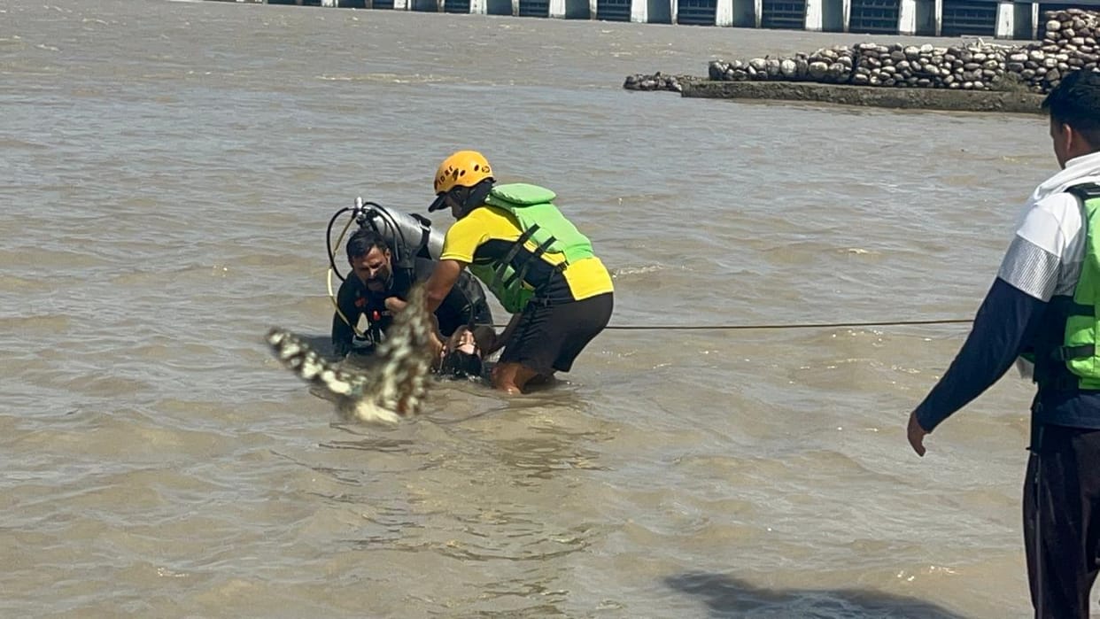 Rishikesh News Two teenagers Boys drowned in Ganga river near Kunau village SDRF Doing Search Operation