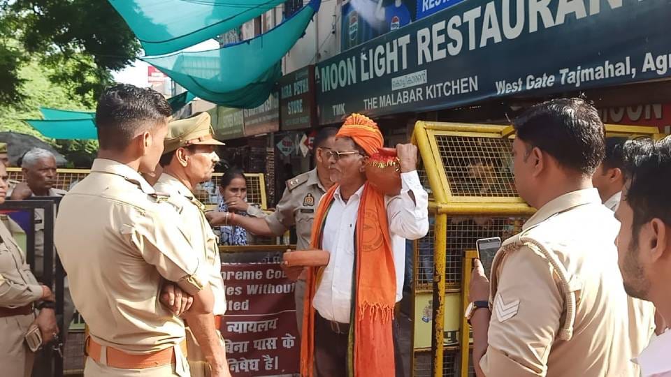 tourist urinated in Taj Mahal Hindu leader arrived with Gangajal and cow dung to clean it