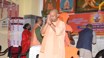 CM Yogi expressed his views on death anniversary of Mahantdwaya in Gorakhnath temple of Gorakhpur,paid tribute