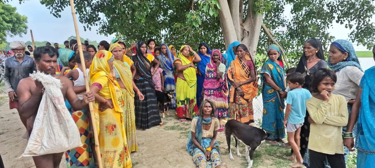 One woman died to save her niece in Gonda.