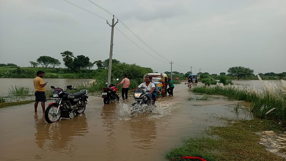 Kaushambi Flood: Yamuna's water level dropped by three feet, farmers heaved a sigh of relief