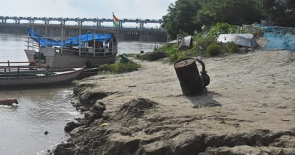 Kanpur Gangas water level increased 29 gates of the barrage were opened the administration are fully alert