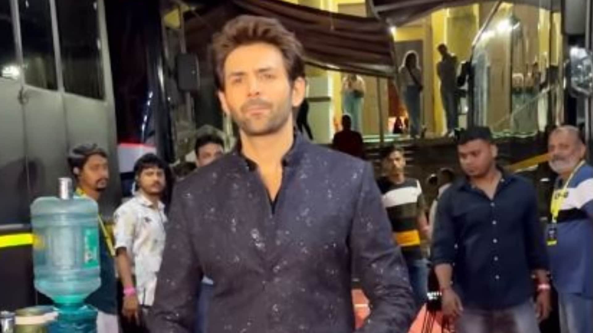Kartik Aaryan Humble Gesture At Bhool Bhulaiyaa 3 Promotions Wins Hearts Fans Reaction shoots new more songs