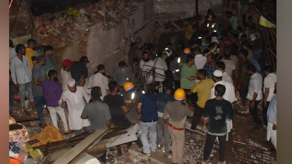 Meerut Building Collapse News: 3 Storey Building Collapses Whole Family Buried Under, Rescue Operation