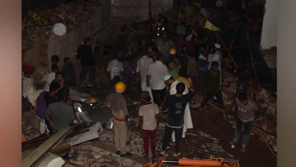 Meerut Building Collapse News: 3 Storey Building Collapses Whole Family Buried Under, Rescue Operation