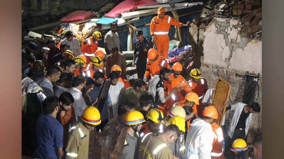 Meerut Building Collapse News: 3 Storey Building Collapses Whole Family Buried Under, Rescue Operation