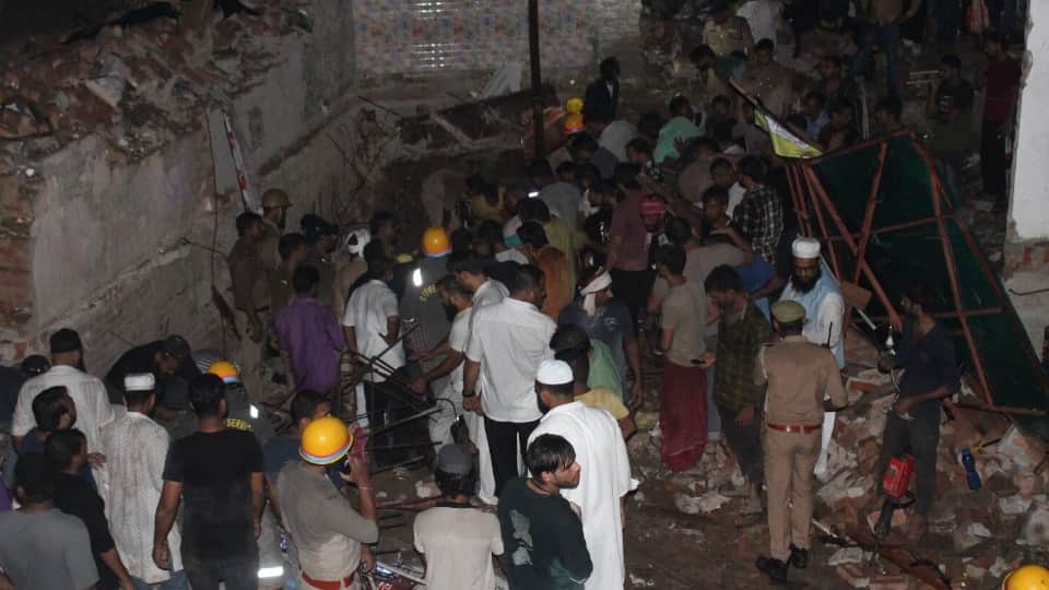 Building Collapse in Meerut Inside Story Full Incident 3 Storey House Collapsed Many Died People Expressed