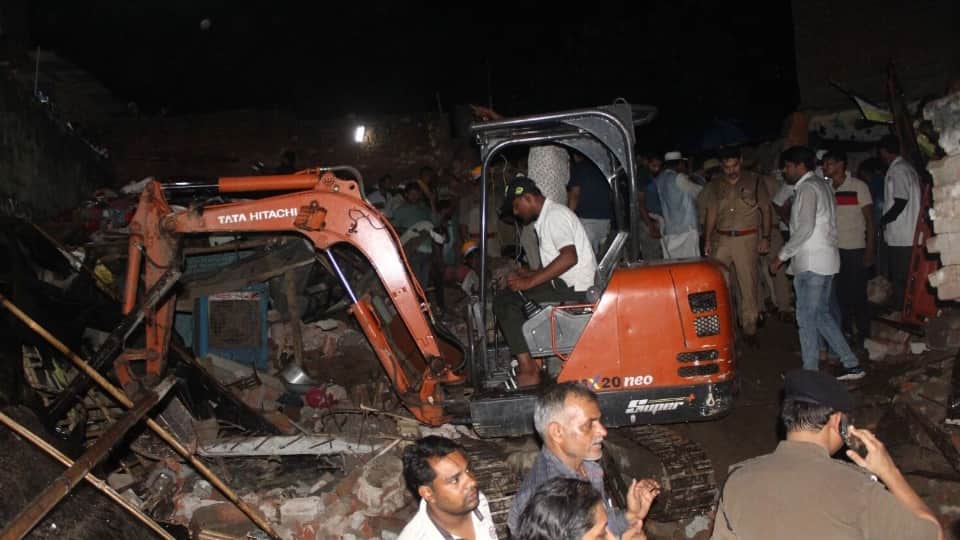 Building Collapse in Meerut Inside Story Full Incident 3 Storey House Collapsed Many Died People Expressed