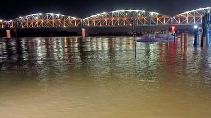 Ganga is away from warning point in varanasi Cremation and Aarti done on roofs and streets