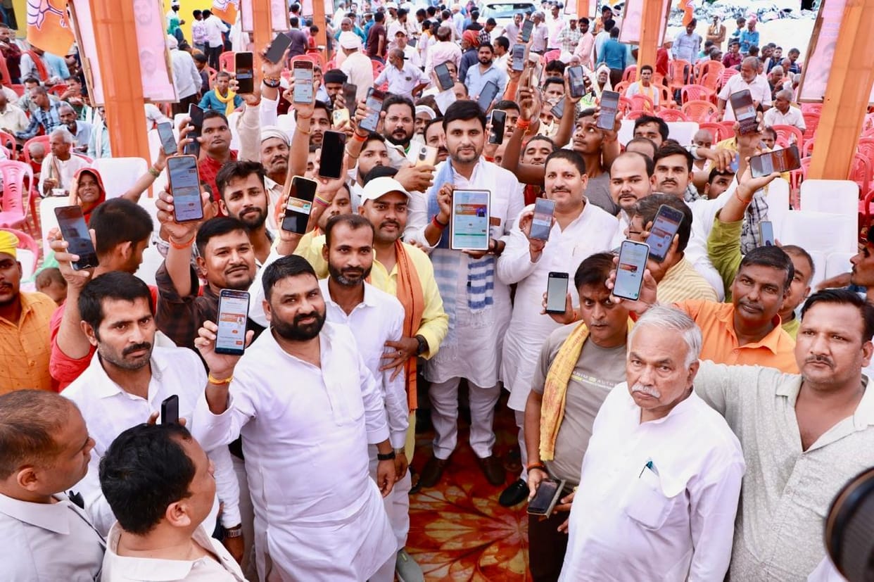 BJP leader Neeraj Singh in Gonda for membership campaign.