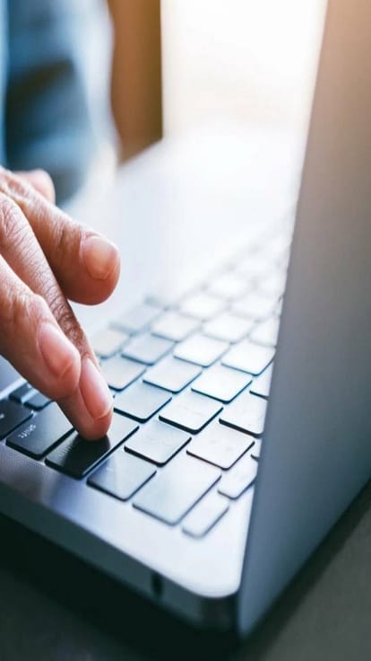 these things to do in your office laptop office laptop main kya nahi karna chahiye