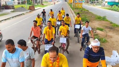 Cycle Yatra reaches Prayagraj with message of environment and health awareness, warm welcome