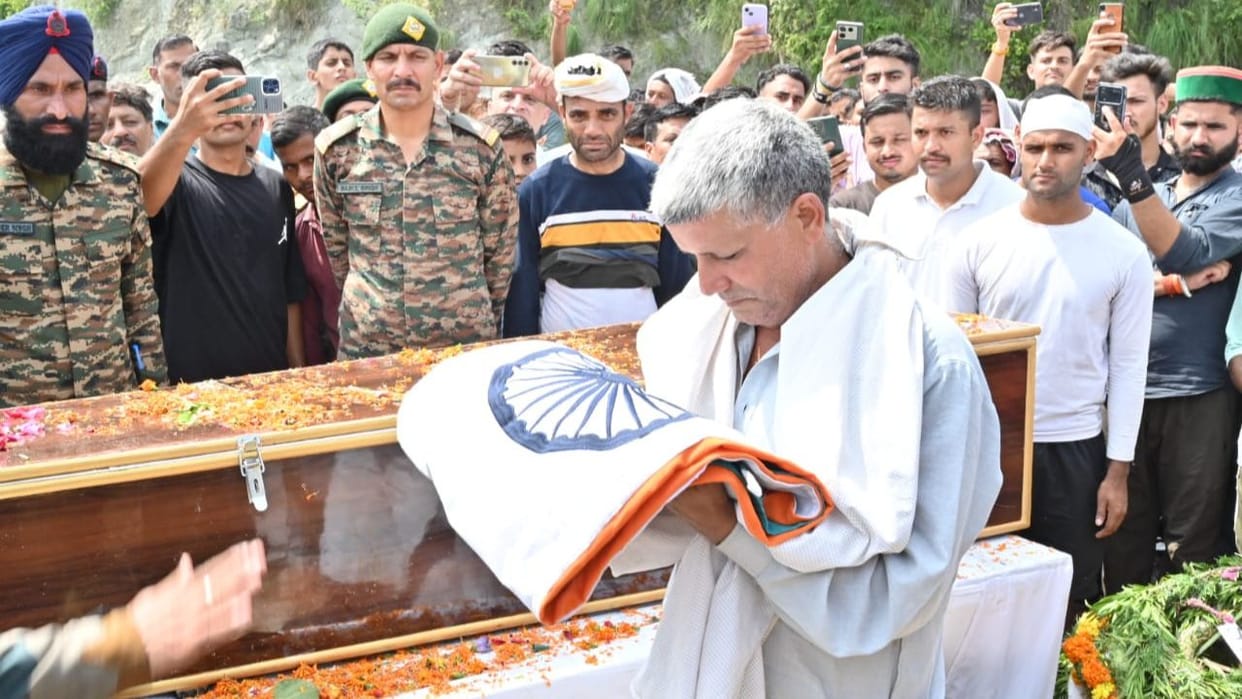 Jk Terror Encounter Arvind Singh Last Rites Photos Performed Native Village Hamirpur Himachal News in Hindi