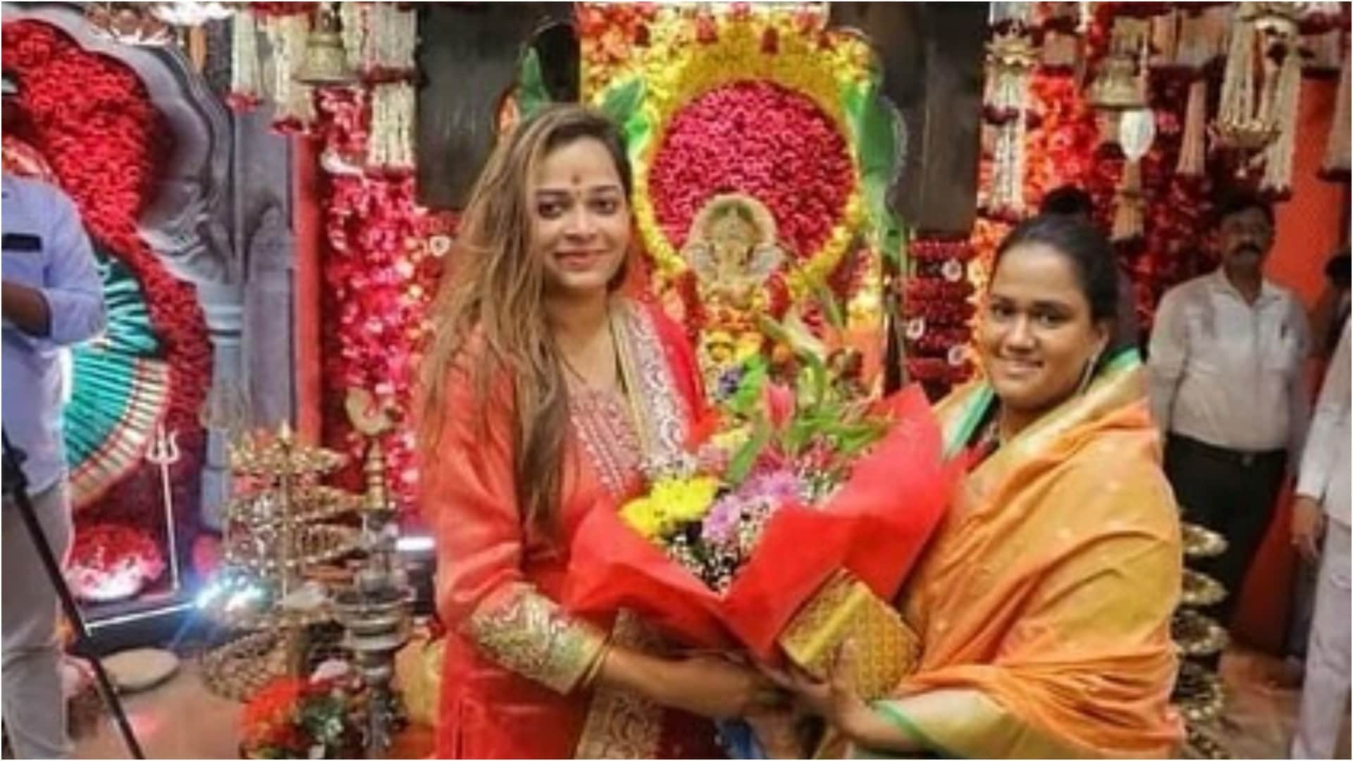 Salman Khan and her sister arpita celebrates ganesh chaturthi with maharashtra cm eknath shinde