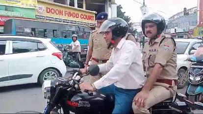 Dehradun DM Savin Bansal along with SSP Ajay Singh went on bike tour to Ease traffic system