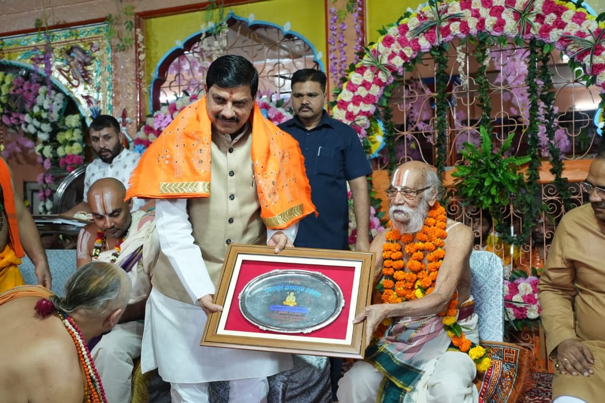Ujjain: Madhya Pradesh CM Mohan Yadav honored with Samtamurti Alankaran Samman